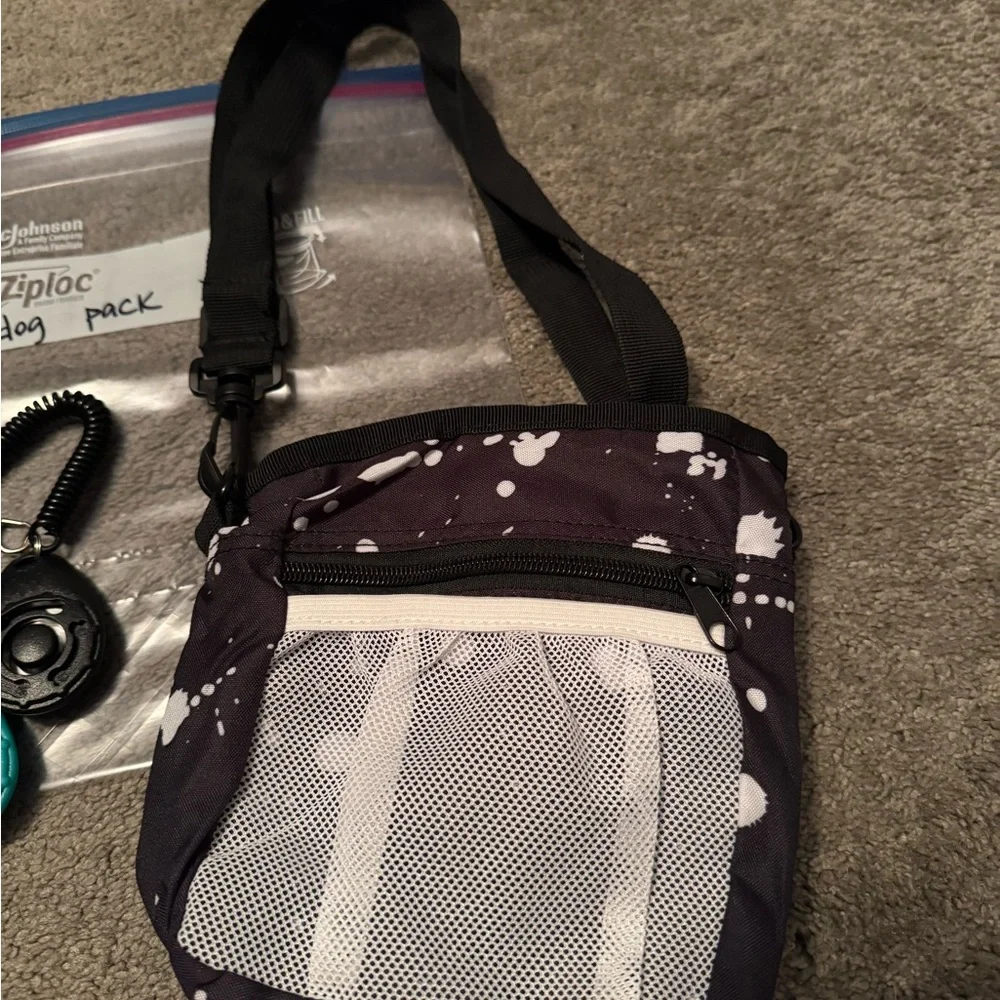 Training Pouch with Clickers - Black and Blue